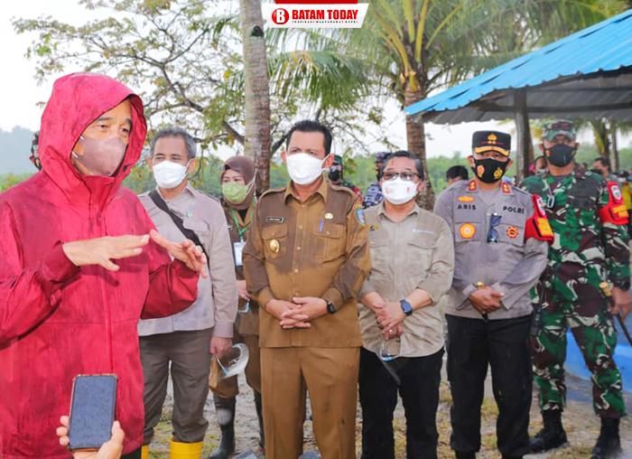 Presiden Jokowi saat menyampaikan kata sambutan kepada masyarakat